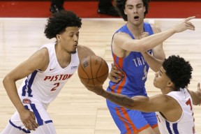 爱游戏- 川崎前锋次回合横扫波尔图，文班亚马砍下45记关键球，全场沸腾