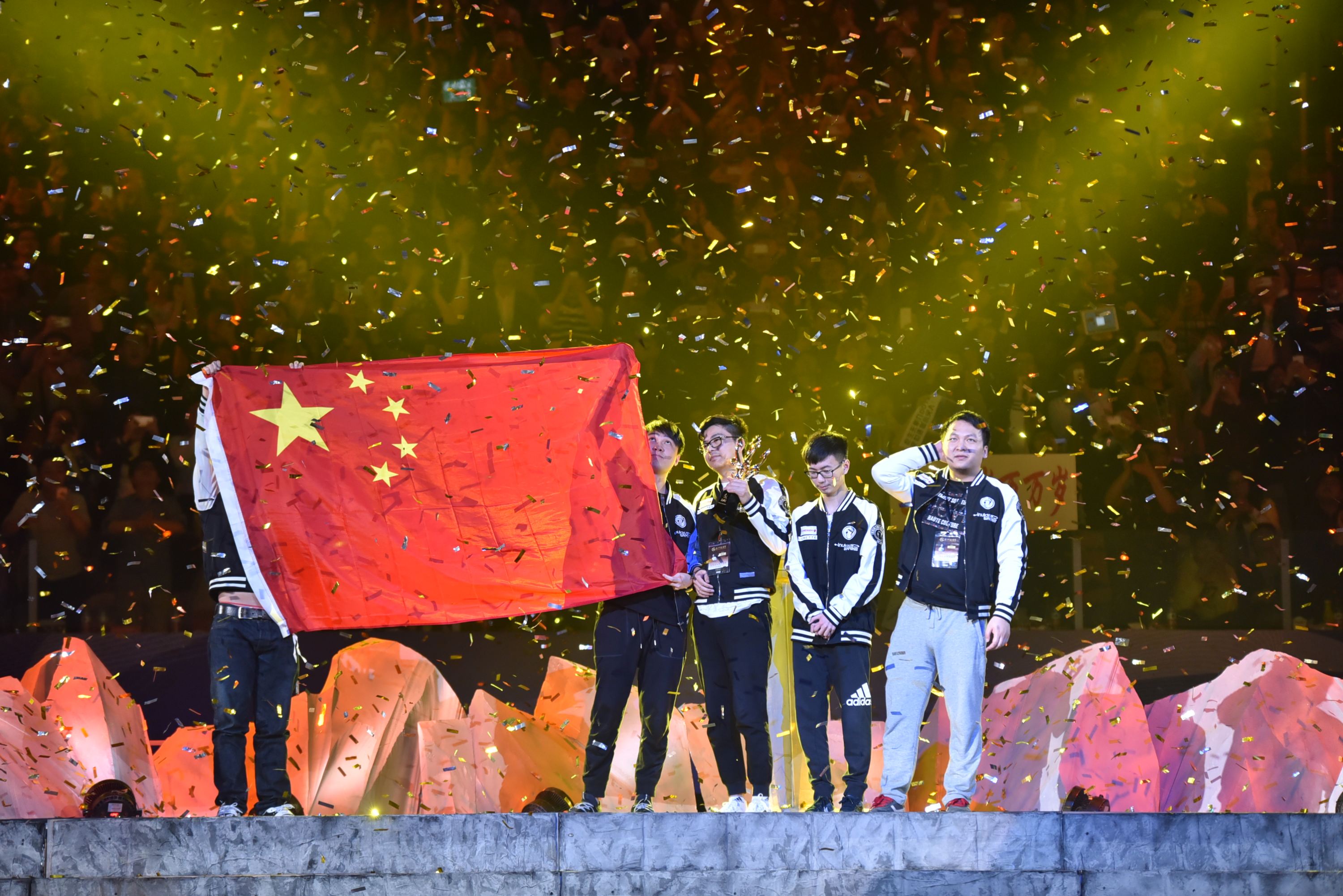 詹姆斯焦点对战，Uzi与50激战曼联分钟，爆冷胜负难料！上演精彩一战(探索发现2025最新全集)
